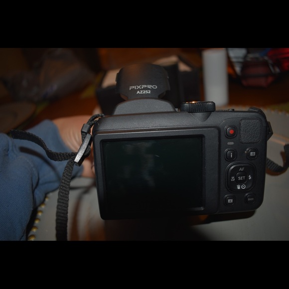 Digital Camera - Picture 4 of 8